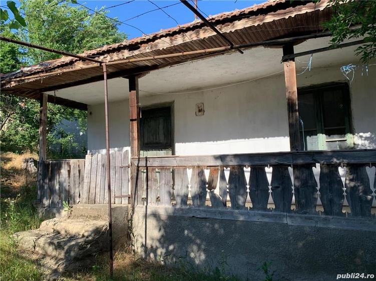 Casă cu 2 camere cu Teren 1500 Mp în Vârvor