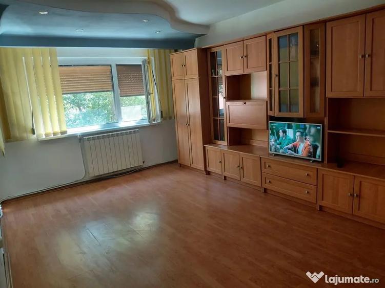 Apartament cu 2 camere decomandat în Piața Centrală