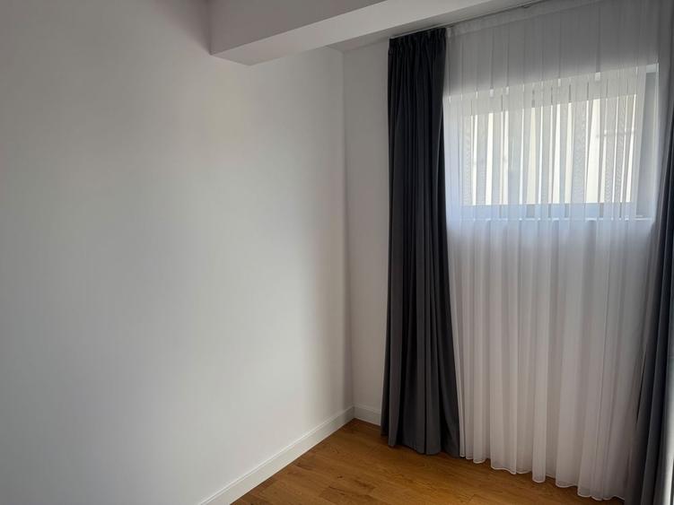 Casă individuală cu 8 camere cu Canalizare în Pipera