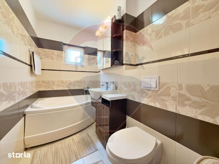Apartament cu 4 camere semidecomandat în Central