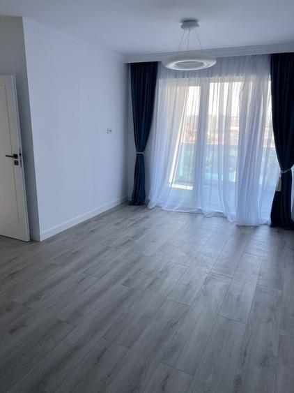 Apartament cu 6 camere decomandat în Nufărul