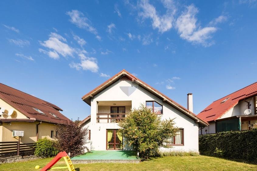Casă individuală cu 4 camere cu Teren 700 Mp în Dârste