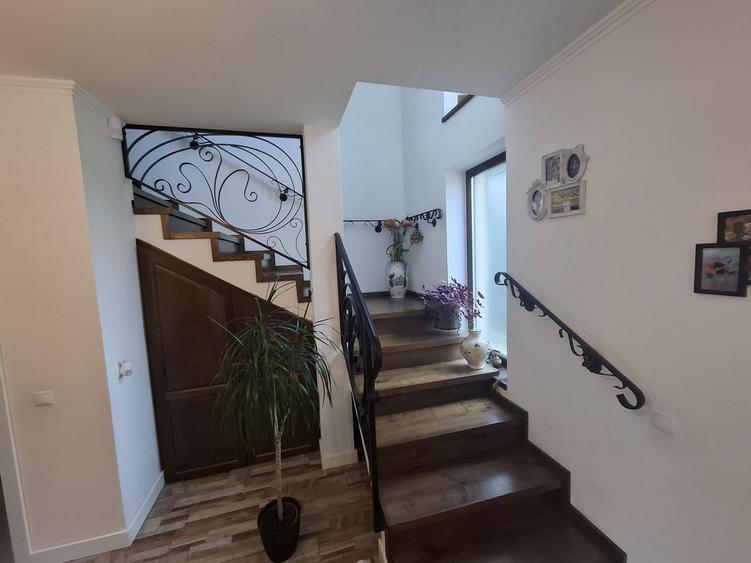 Casă individuală cu 4 camere cu Canalizare în Poplaca