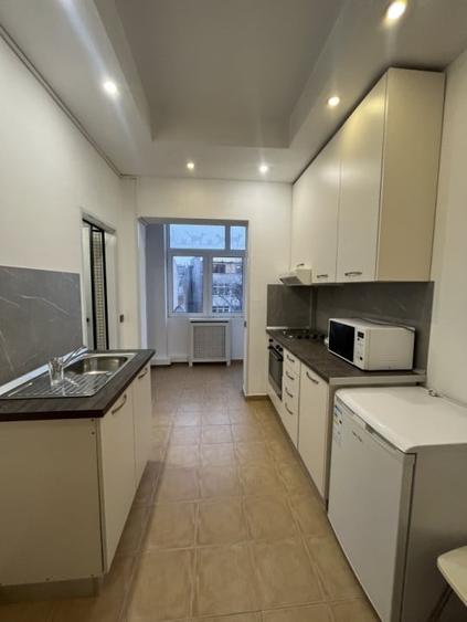 Apartament cu 5 camere decomandat în P-ța Romană