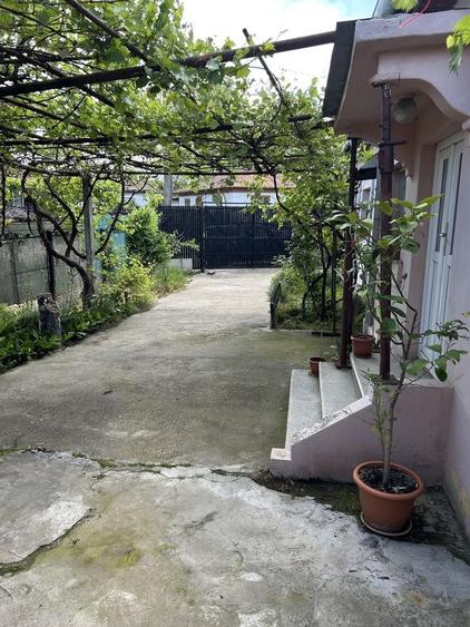 Casă cu 4 camere în Popoveni