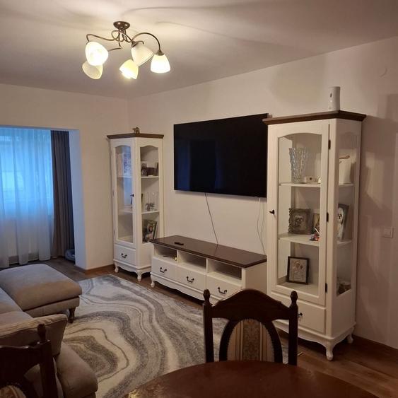Apartament cu 4 camere decomandat în Cug