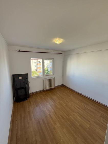 Apartament cu 3 camere decomandat în Alexandru cel Bun