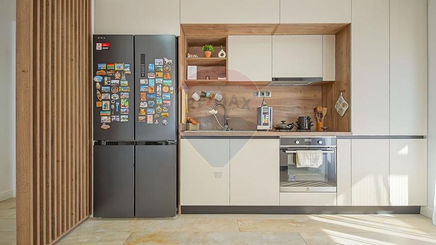 Penthouse cu 4 camere decomandat în Tractorul
