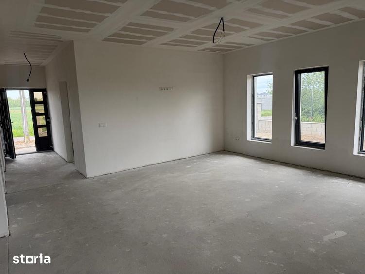 Casă cu 3 camere cu Teren 450 Mp în Lazuri