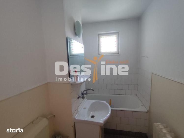 Apartament cu 3 camere, mobilat în Republicii
