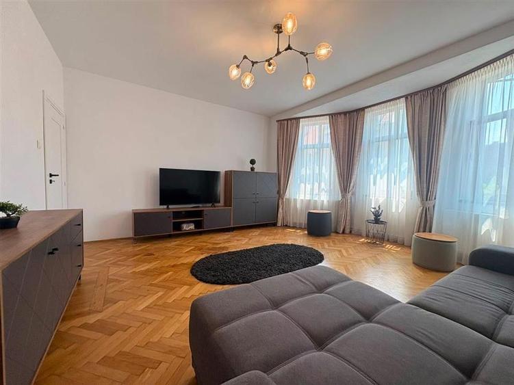 Apartament cu 2 camere decomandat, mobilat în Central