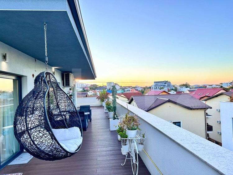 Penthouse cu 4 camere semidecomandat, mobilat în Bună Ziua