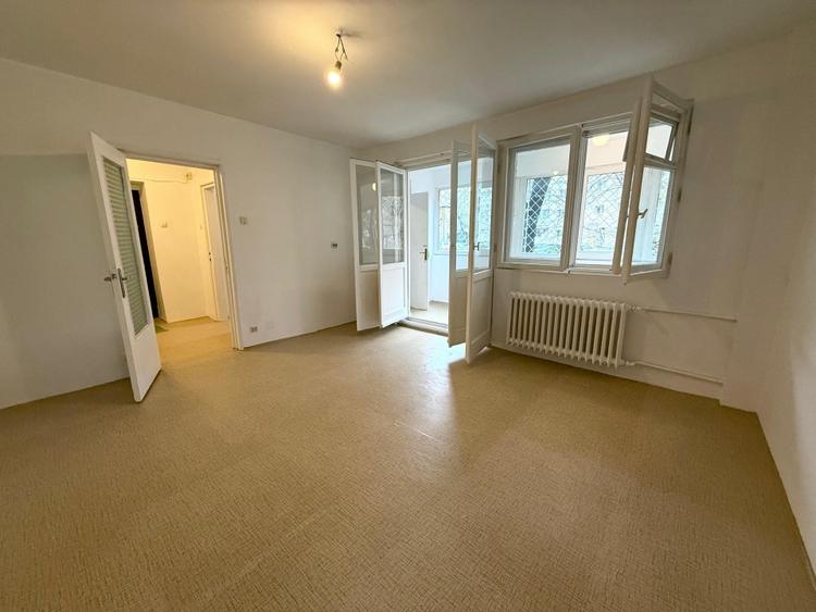 Apartament cu 3 camere semidecomandat în Lujerului