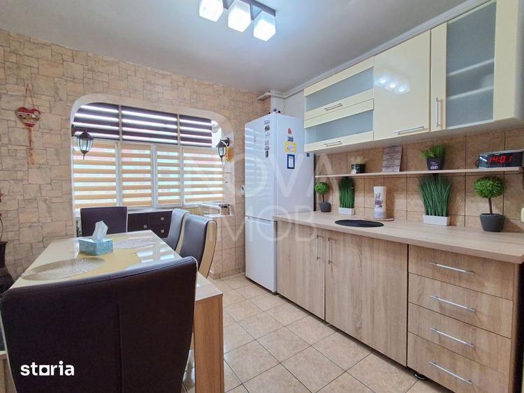Apartament cu 3 camere, mobilat în Vasile Aaron