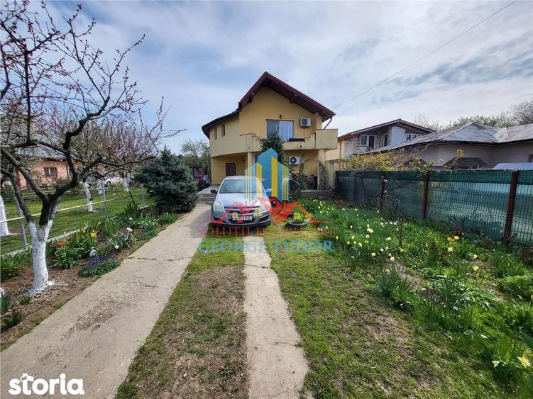 Casă cu 5 camere cu Teren 1387 Mp în Central