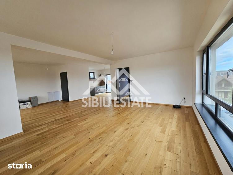 Casă cu 9 camere cu Teren 420 Mp în Șelimbăr