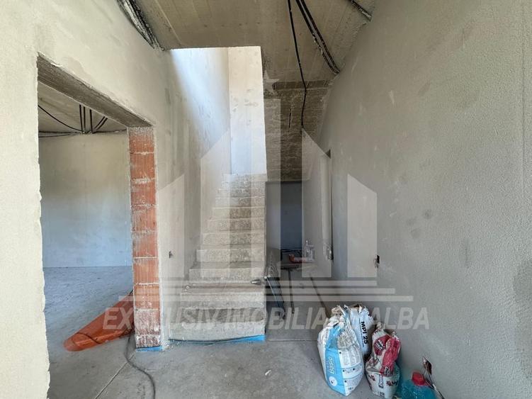 Casă individuală cu 4 camere cu Canalizare în Sud-Est