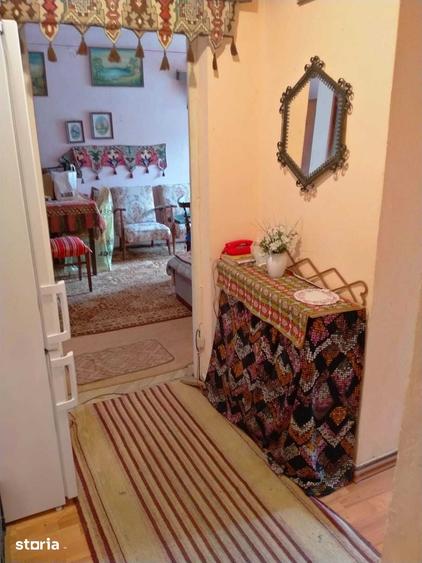 Apartament cu 3 camere semidecomandat în Central