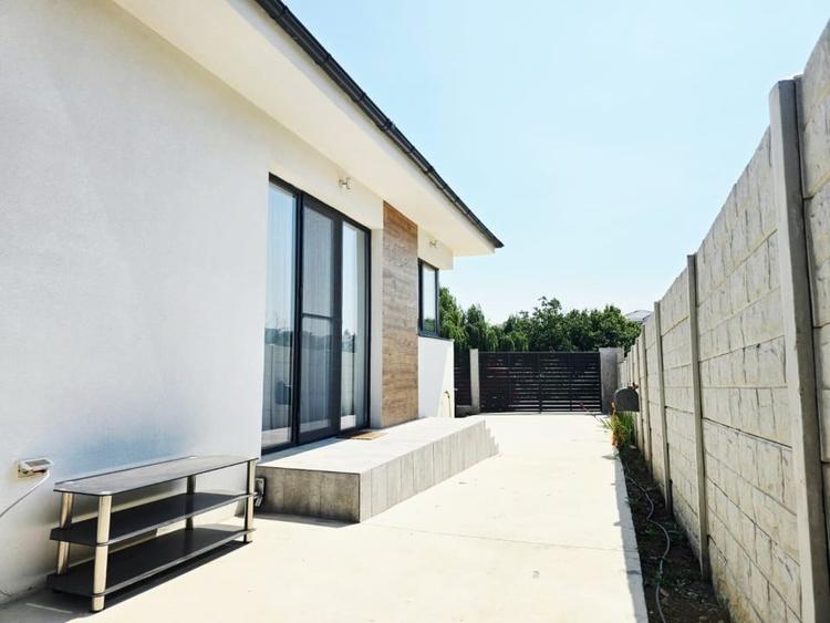 Casă individuală cu 4 camere cu Teren 360 Mp în Tunari