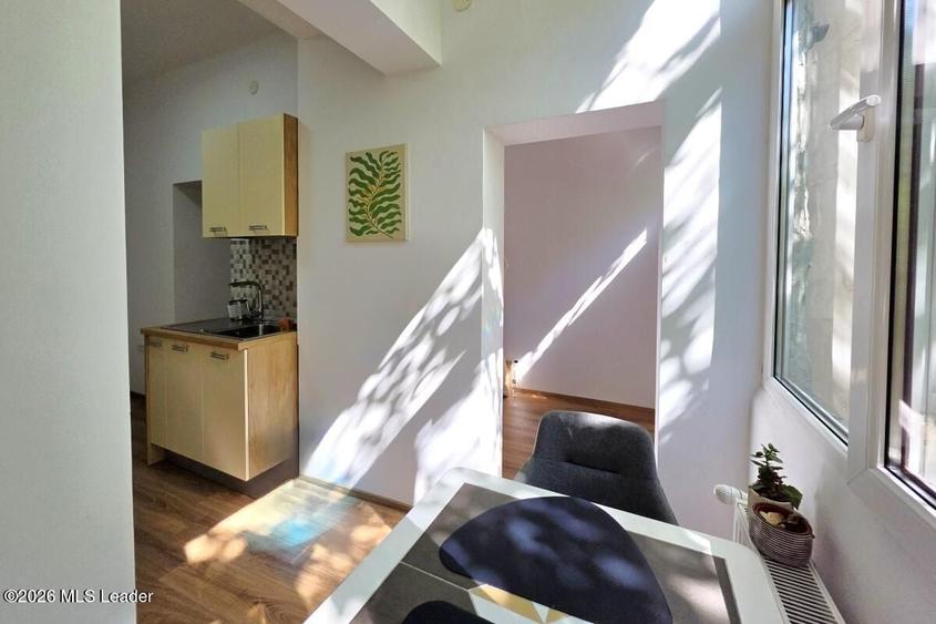 Piata Romana, 4 camere 138 MP total, Etaj 2/9, renovat - utilat, liber - 50