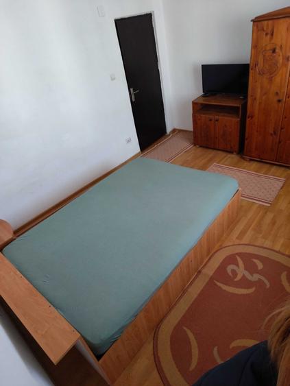 Apartament cu 2 camere semidecomandat în Piscoiu