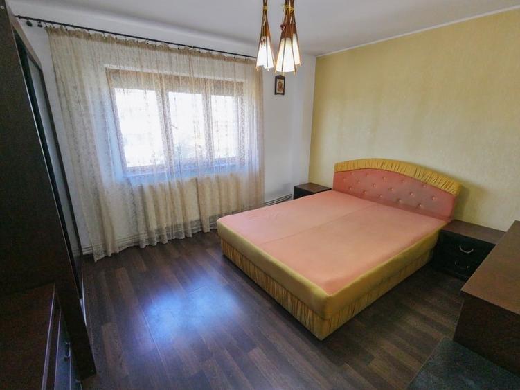 Apartament cu 3 camere în 1 Decembrie