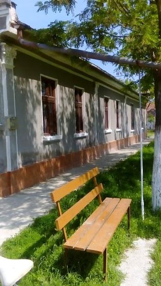 Casă individuală cu 3 camere cu Canalizare în Petroman