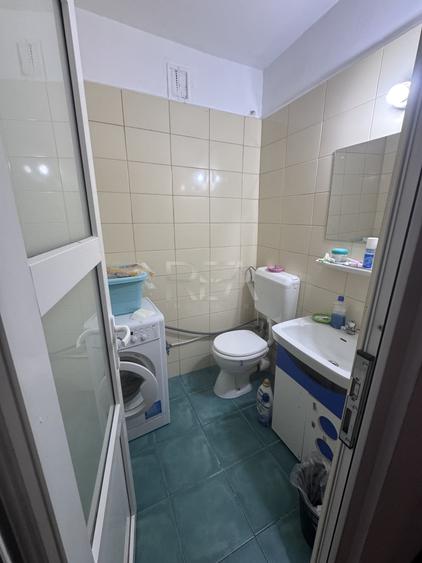 Apartament cu 4 camere decomandat în Titan