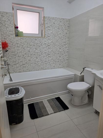 Apartament cu 2 camere decomandat în Roșu