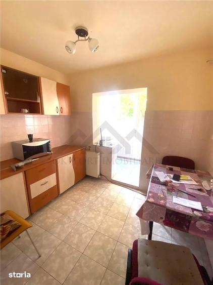 Apartament cu 3 camere decomandat în Soarelui