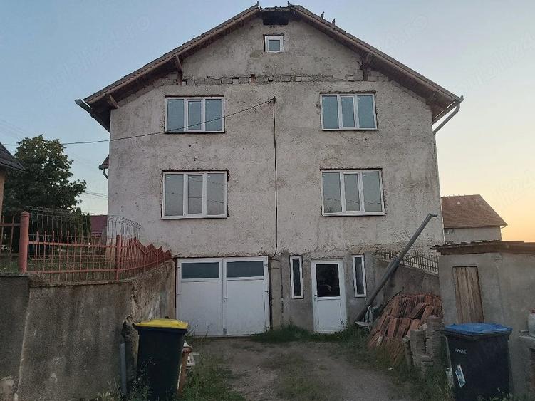 Casă cu 11 camere cu Teren 750 Mp în Luncani