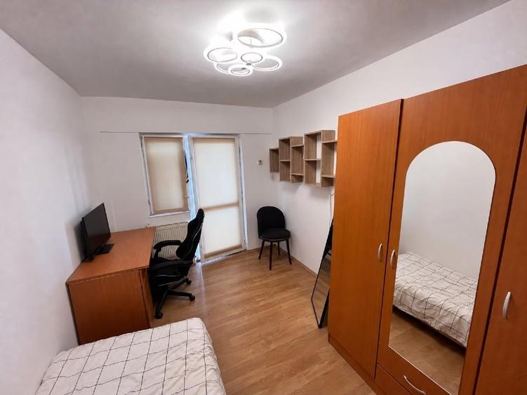 Apartament cu 3 camere decomandat în Astra