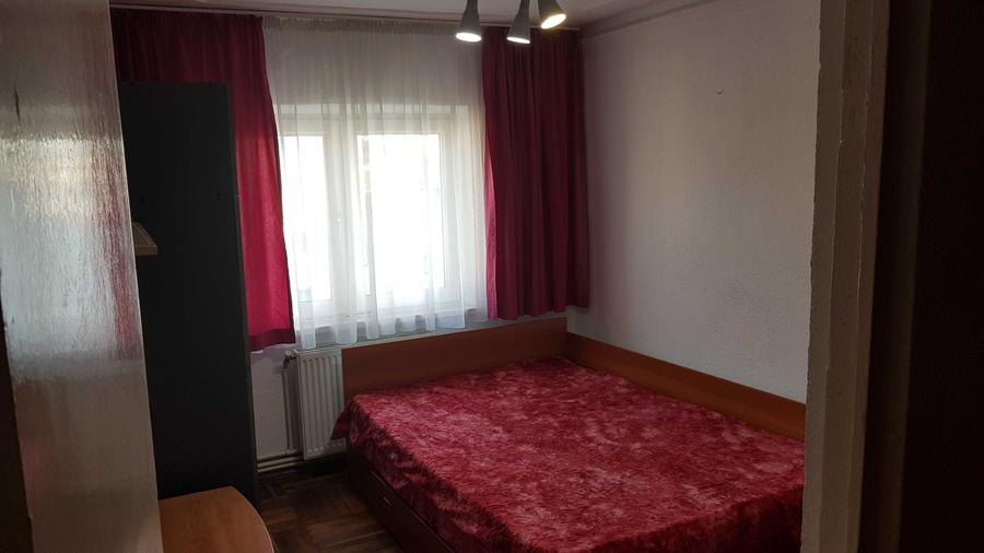 Apartament cu 3 camere decomandat în Sud