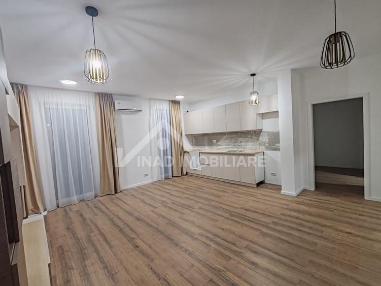 Apartament cu 3 camere semidecomandat, mobilat în Central