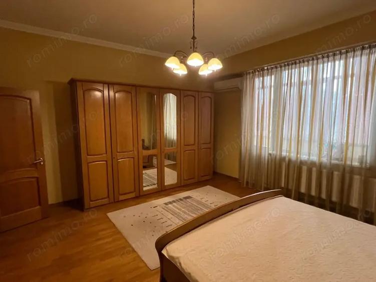 Apartament cu 3 camere decomandat în Tei
