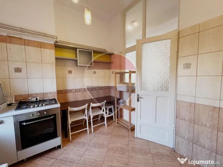 Apartament cu 3 camere semidecomandat în Primăverii