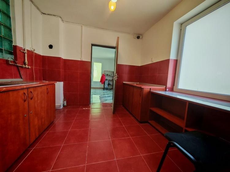 Casă cu 4 camere cu Teren 160 Mp în Aleea Carpați