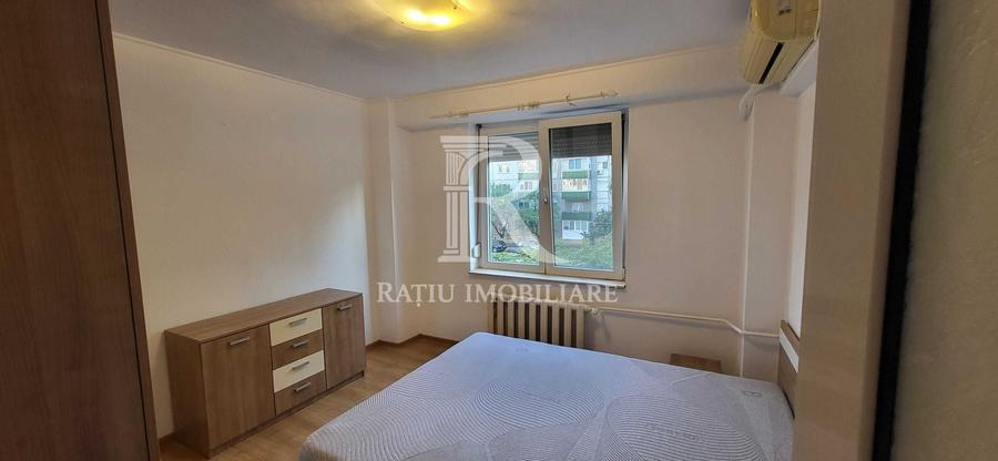 Apartament cu 3 camere decomandat, mobilat în Decebal