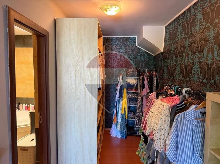 Duplex cu 7 camere cu Teren 235 Mp în Central