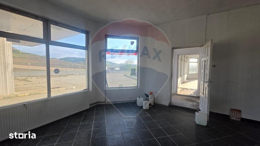 Spațiu comercial, de 400 mp, în Ațel