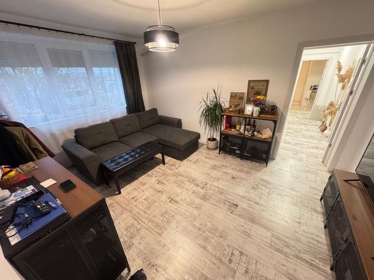 Apartament cu 3 camere decomandat, mobilat în Faleza Nord