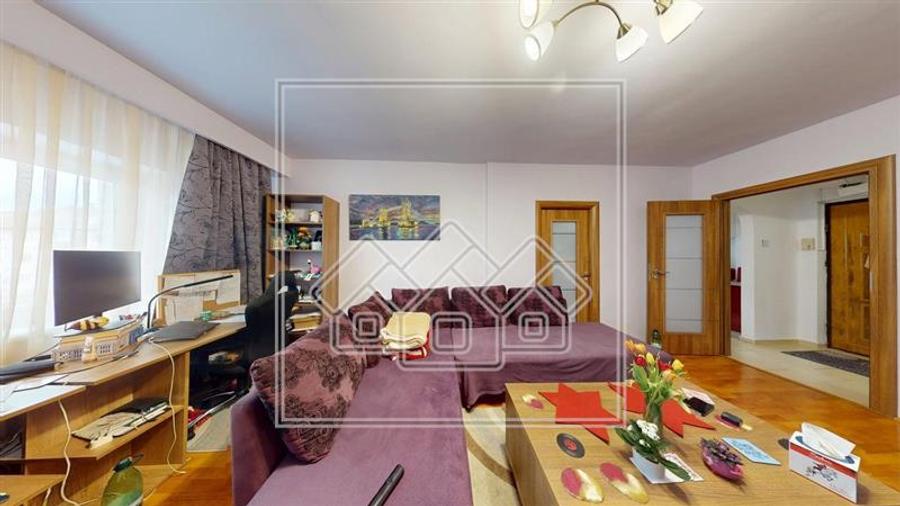Apartament cu 2 camere semidecomandat în Central