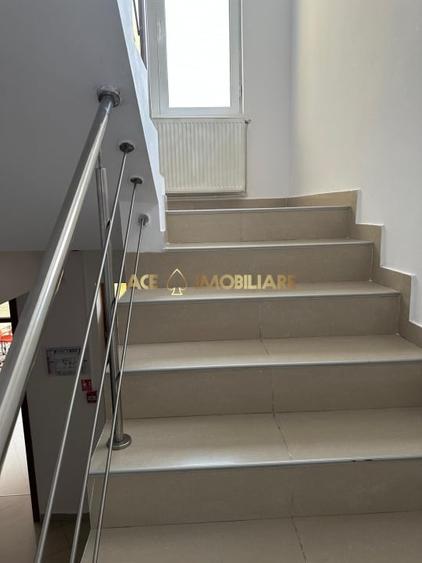 Casă individuală cu 6 camere cu Canalizare în Tineretului