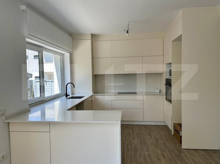 Duplex cu 5 camere cu Canalizare în Florești