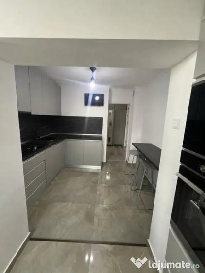 Apartament cu 3 camere decomandat în Rovine