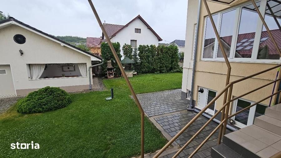 Casă cu 9 camere cu Teren 937 Mp în Cetate