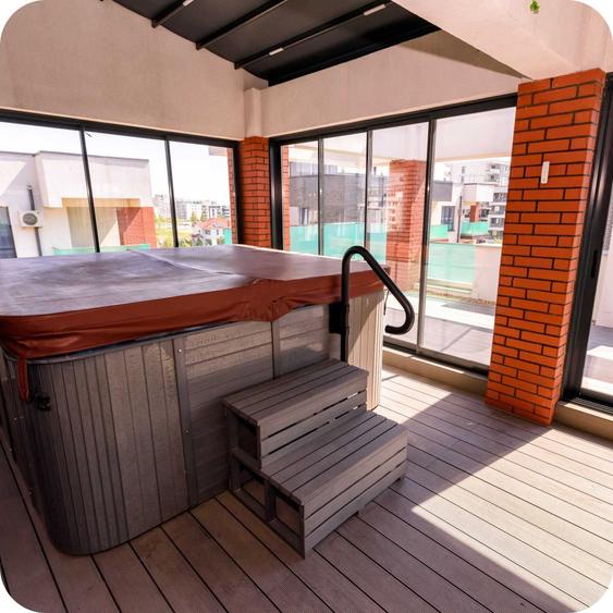 Apartament cu 4 camere decomandat în Mamaia