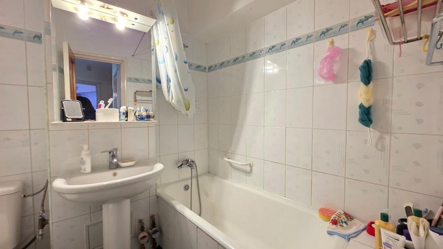 Apartament cu 3 camere decomandat în Chișinau