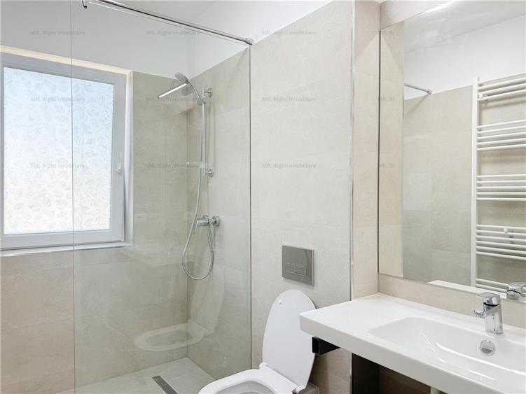 Apartament cu 3 camere decomandat, mobilat în Central