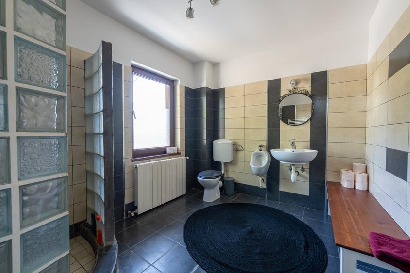 Casă individuală cu 4 camere cu Teren 7320 Mp în Curcani